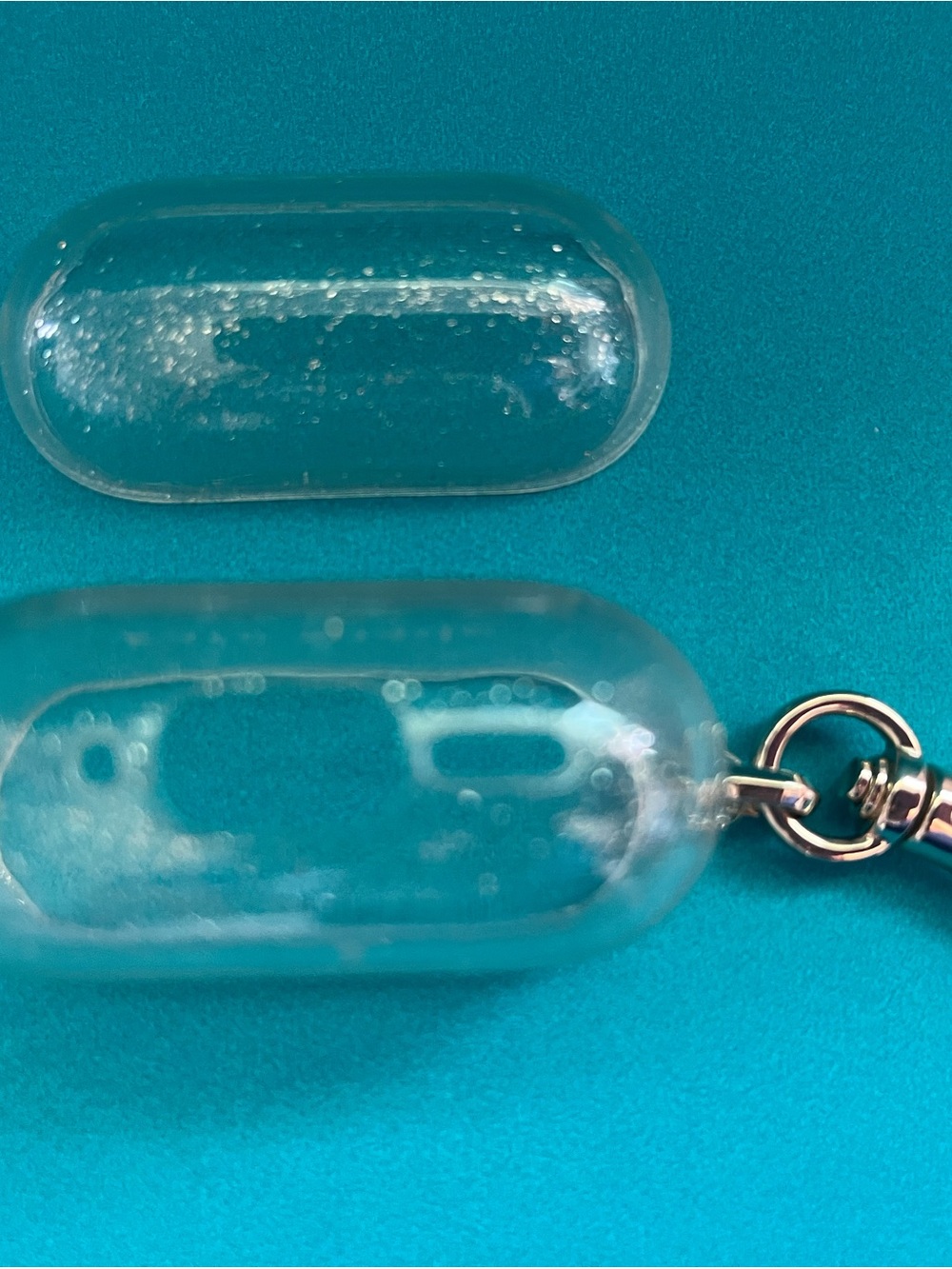 Kate Spade Clear Glitter Case with Gold Hardware fits Apple AirPods 4 - Picture 4 of 4